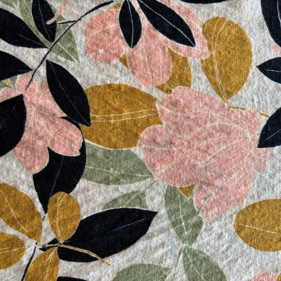 Rachel Zoe Black,tan,gold,green,and peach Short Sleeve Tee size Small 100% Linen - Picture 4 of 5